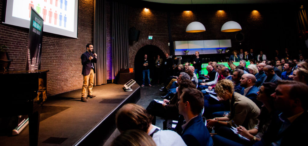 Amin Zayani van Med Angel op het podium bij Rockstart