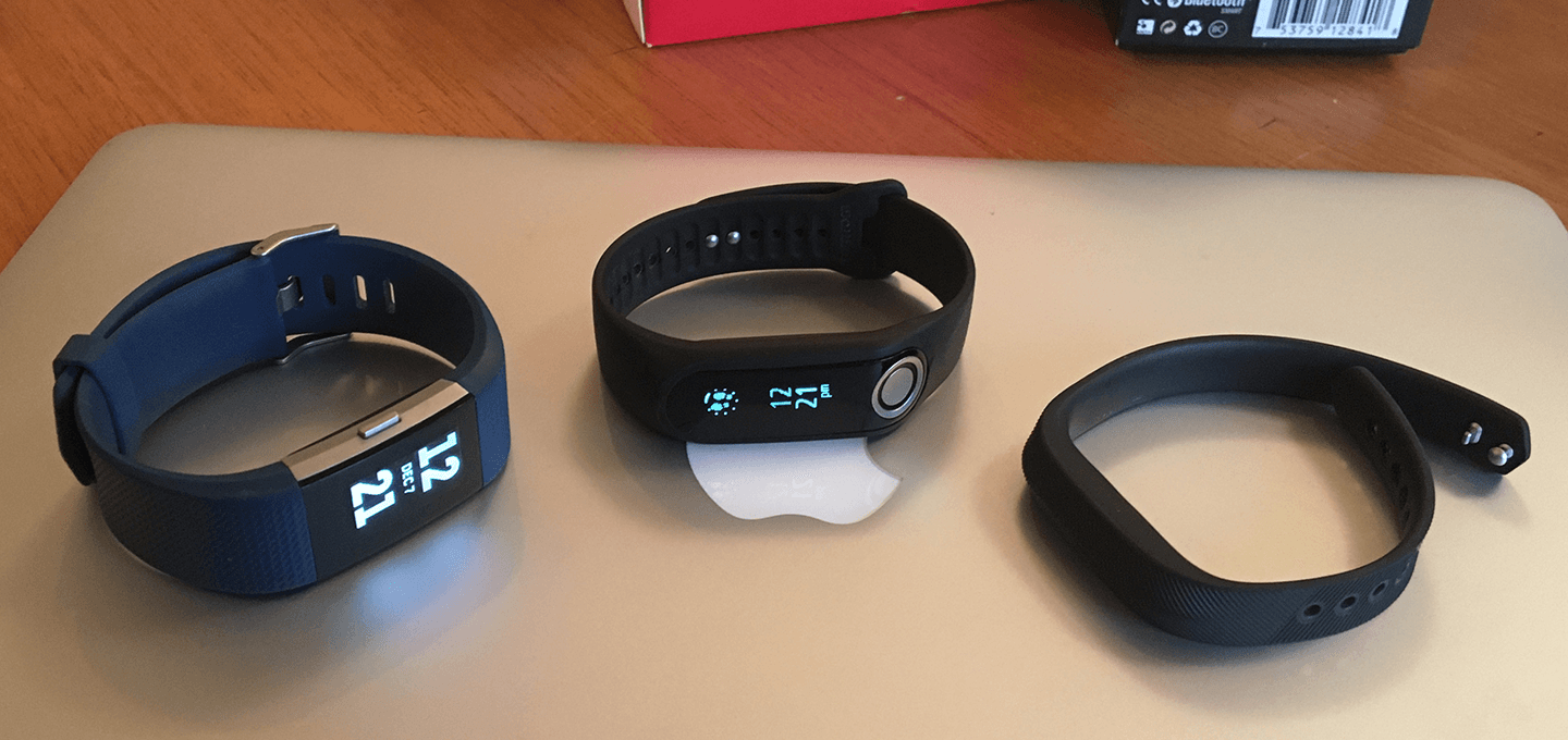 v.l.n.r. Fitbit Charge 2, TomTom Touch, Fitbit Flex 2