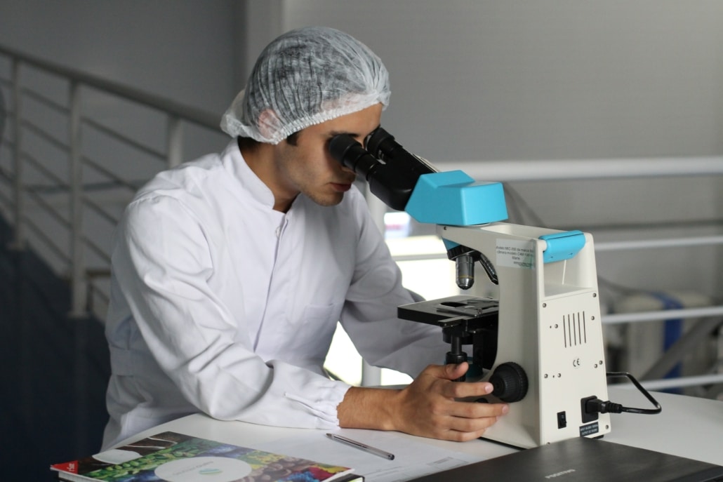 dokter onderzoekt