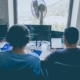 Computer programmeren man en vrouw